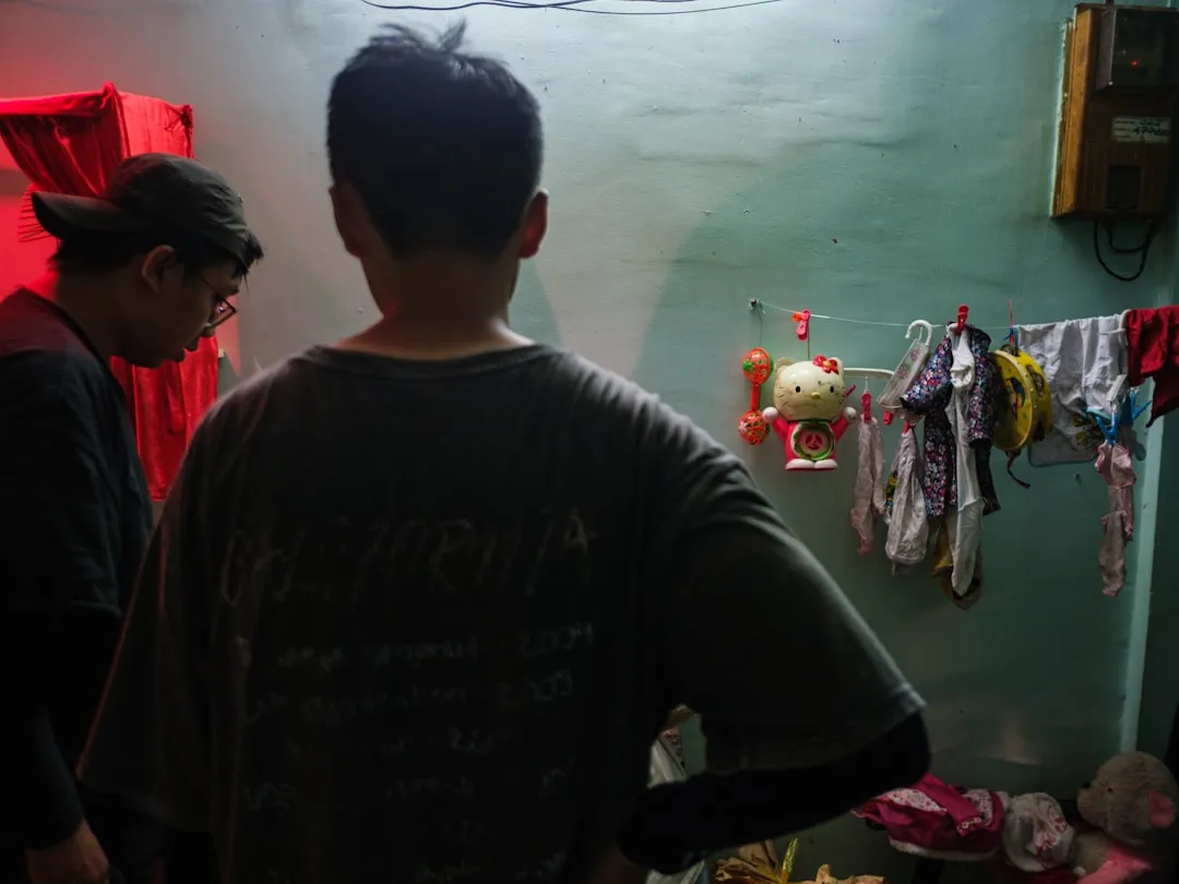 工厂车间劳保鞋选购指南:防砸防穿刺性能指标全解析正文配图 1